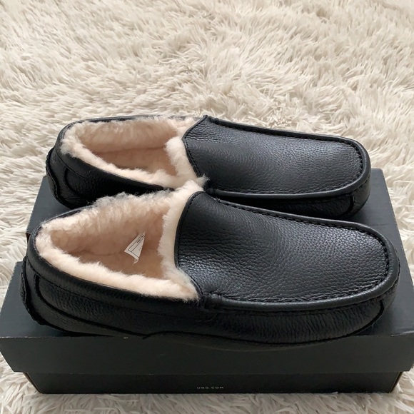 UGG Other - ugg Ascot leather slipper sz 9